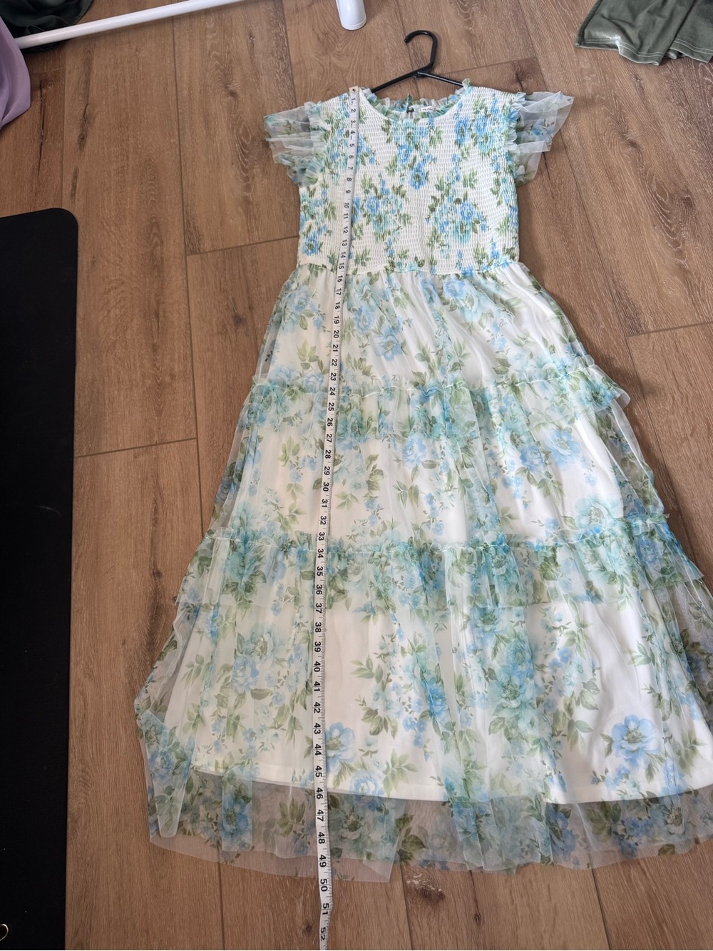 By The River BLUE FLORAL FLUTTER SLEEVE MIDI DRESS Size Medium - Picture 8 of 10
